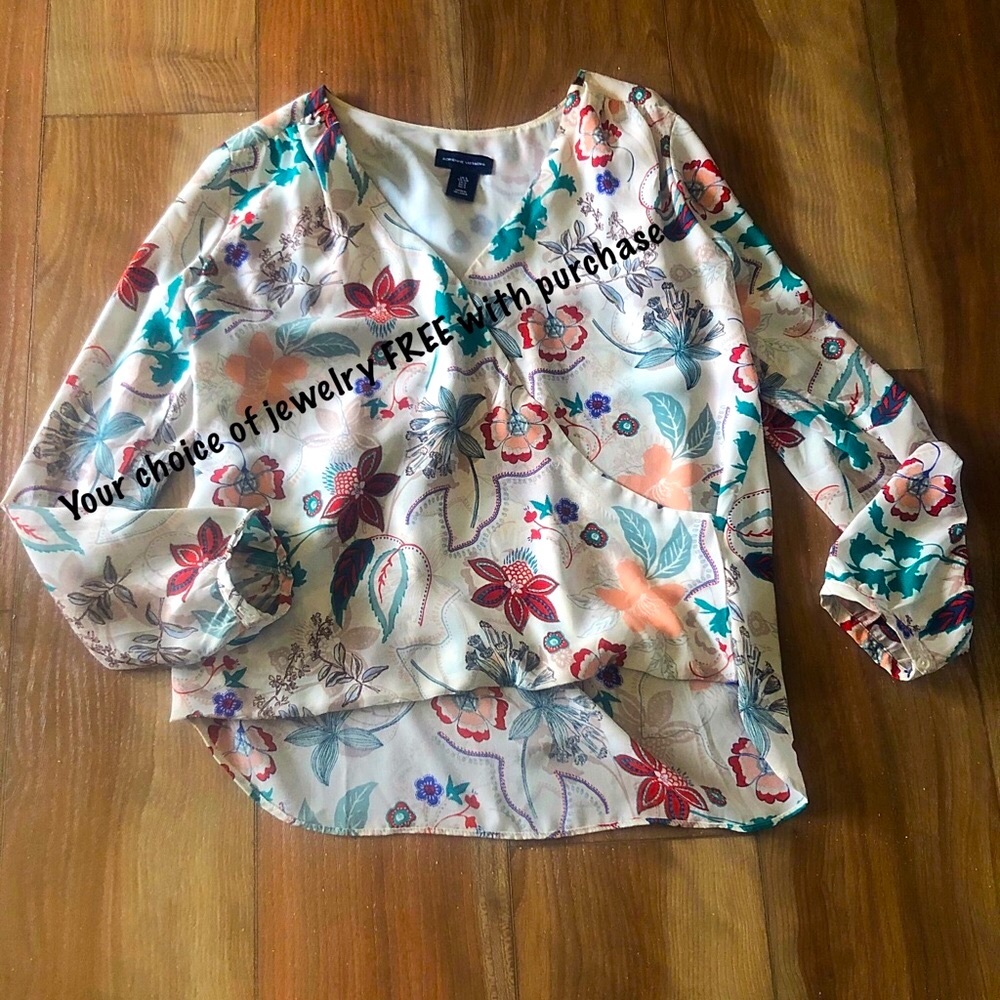 🌹🌹EUC floral faux wrap blouse sz small